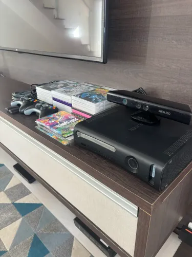 Xbox 360 com Kinect + 41 jogos