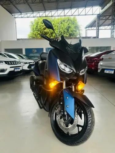YAMAHA X-MAX 250