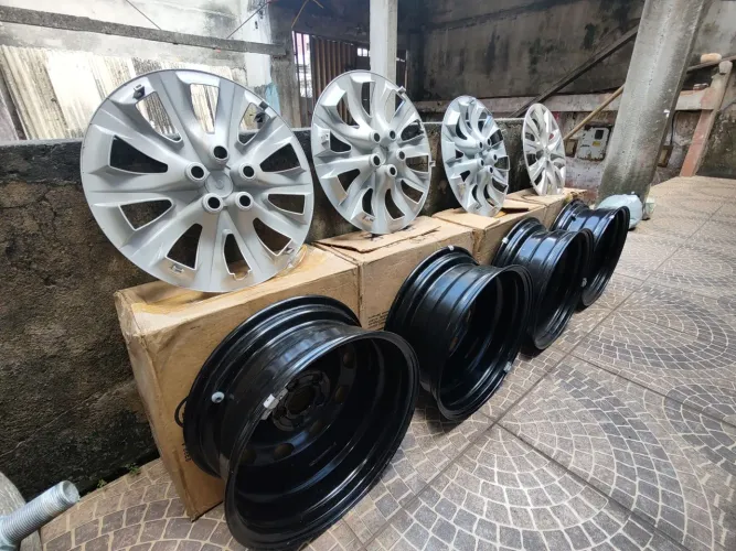 Vende-se roda de ferro nunca usado aro 14 Volkswagen e a calota 14 Volkswagen gol 
