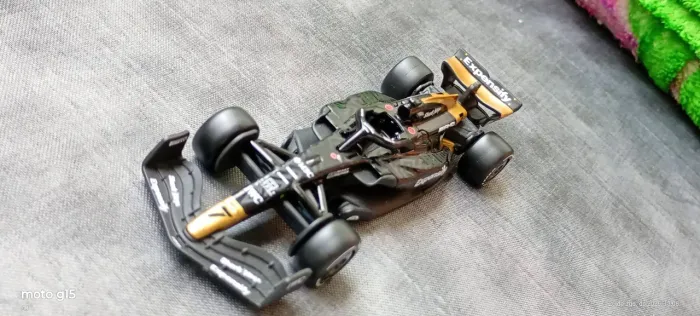 Carrinho fórmula 1 MC Mercedes e Red Bull