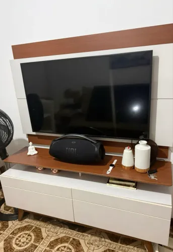 Painel com rack 