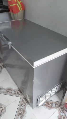 Vendo esta freezer 300 litros