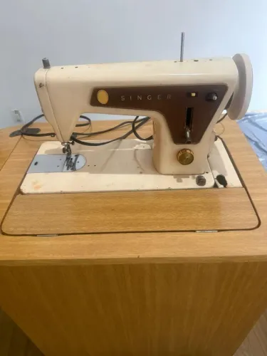Vendo máquina de costura Singer 660 em bom estado