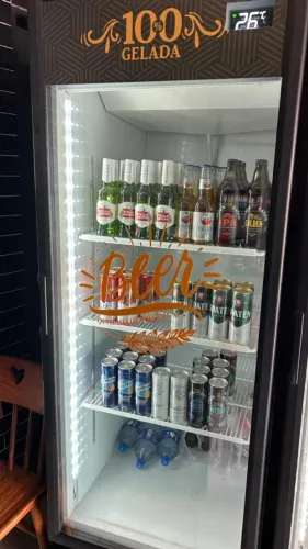 CERVEJEIRA PRETA PORTA VIDRO VERTICAL 569L FRICON 220V