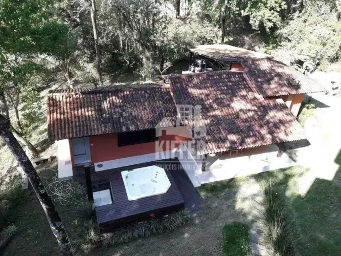 Casa 5 Quartos, 3 Suítes em Condomínio Fechado Maria Paula