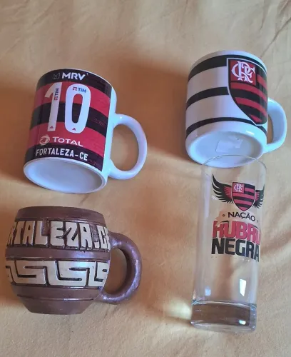 Três lindas canecas e uma taça do MENGÃO 