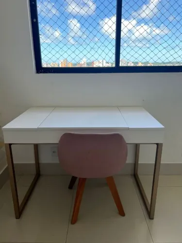 Mesa de estudo e maquiagem em mdf e metalon