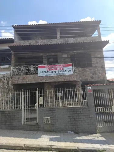 Bangu Centro - Ótima casa 4 QTS. 4 WC. RGI.