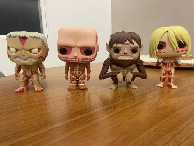 Pop Funko Attack on Titan - Vários