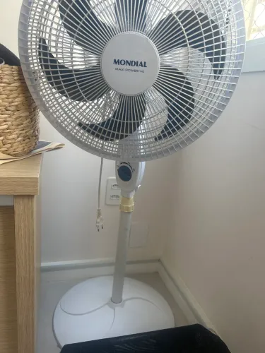 Ventilador de Coluna Branco Mondial