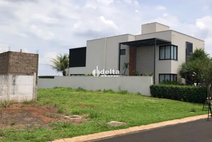 Terreno disponível para venda no bairro Shopping Park disponível em Uberlândia-MG