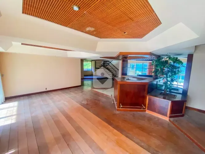 Cobertura para venda com 4 quartos, 197m² - Centro - Petrópolis/RJ