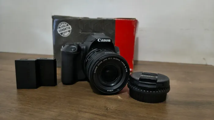 Canon SL3 + Lente 18-55