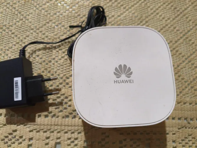 roteador ou extensor Wi-Fi Mesh da marca Huawei, 
