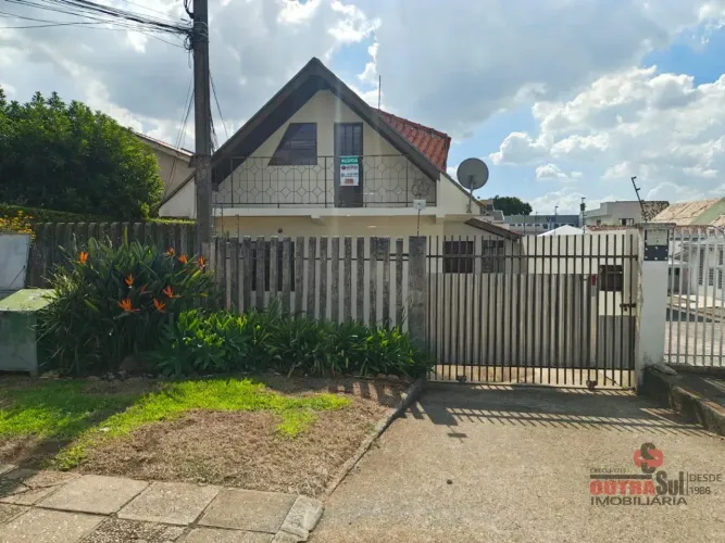 Sobrado com 3 dormitório para alugar no Bairro Pinheirinho