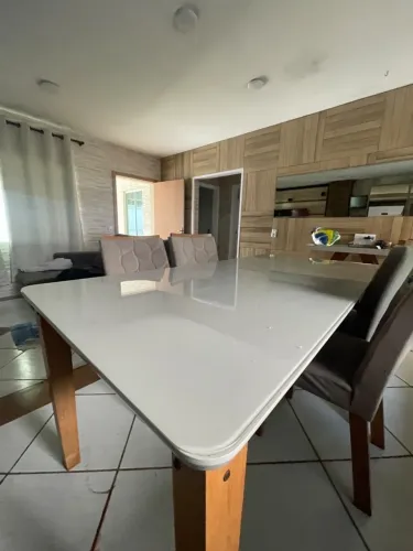 VENDO MESA COM 6 CADEIRAS