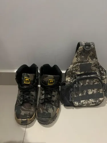 Kit Camuflado Bota Caterpillar + Bolsa