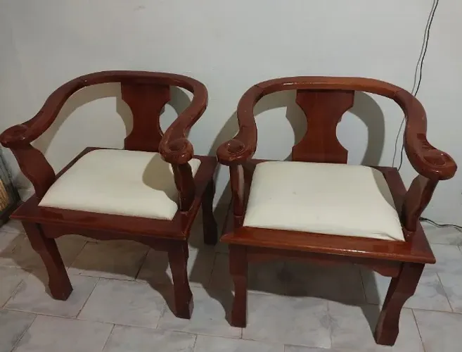 Jogo de cadeiras e mesa