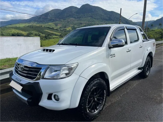 Toyota Hilux CD SRV D4-d 4X4 3.0 TDI Diesel AUT 2014