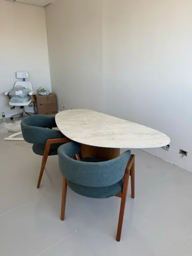Mesa orgânica 1,60X0,90 lâmina taj mahal