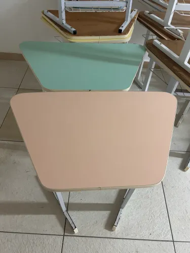 Aceito proposta, 13 Mesas Escolares + 4 Cadeiras, 5 cadeiras universitárias.