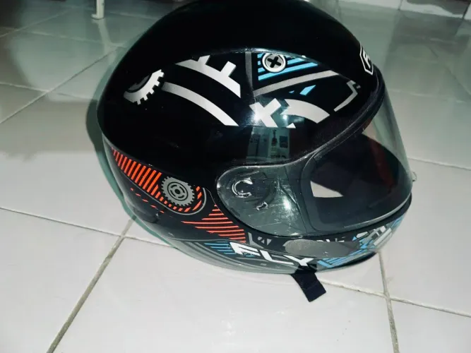 Vende-se capacete Fly F9