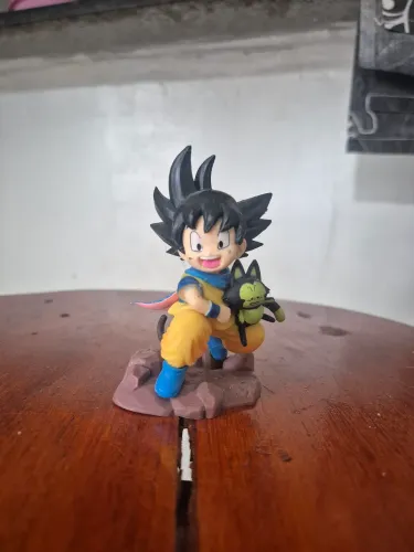 Action figure mini goku