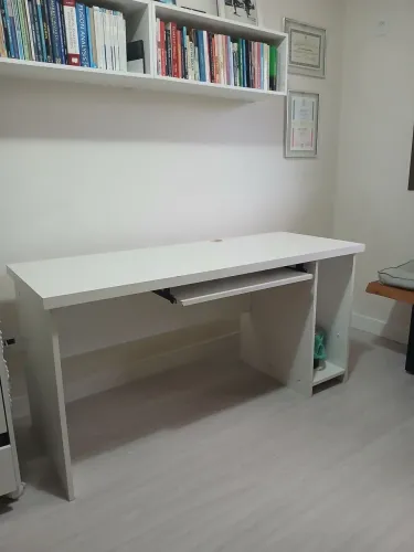 Mesa de escritório (escrivaninha branca)