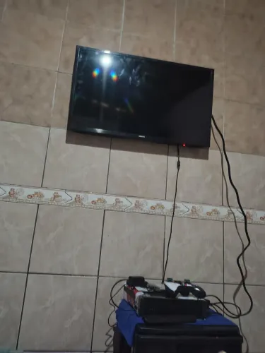 Tv 32 polegadas+ XBOX 360 Slim  HD/ Pendrive / Bateria / cabos / controle em bom estado!