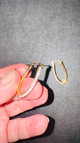 Brincos Swarovski . Folheado a ouro 18k.
