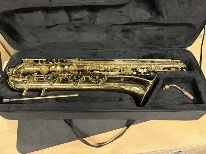 Saxofone Barítono Mendini com Lá grave e pezinho