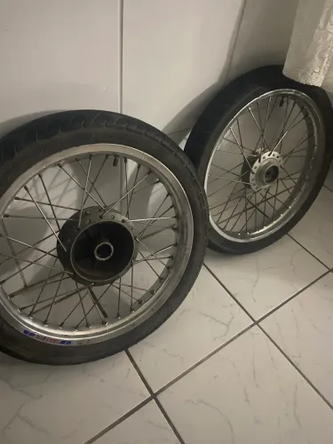 Vendo par de roda para moto Yamaha 