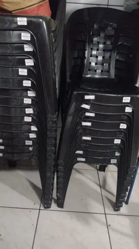 Cadeiras Pretas - uma por 30 reais ou lote todo por 1200,00