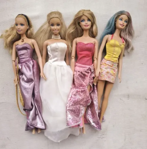 Lote com 4 bonecas Barbie
