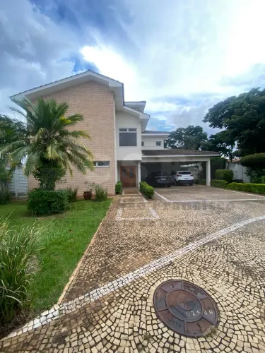 Locação casa Lorian Boulevard com 344m² - 3 suítes - churrasqueira - piscina - 5 vagas