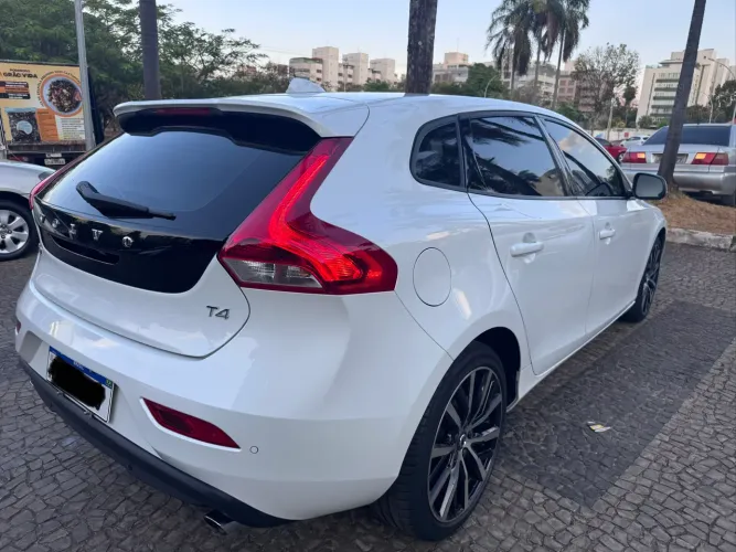Volvo V40 T-4 Momentum 2.0 Aut. 2019