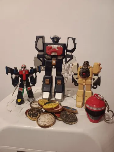Megazord Power Rangers + itens extras 
