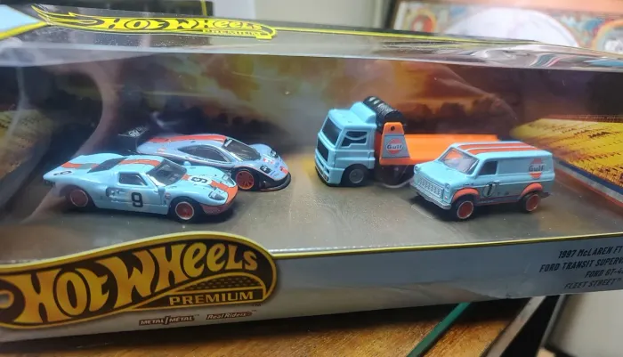Hot Wheels Gulf Diorama Display