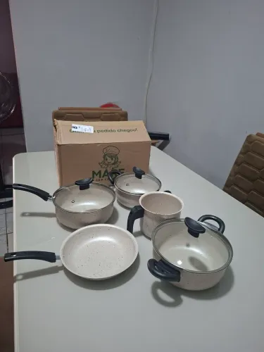 Kit de panelas antiaderentes