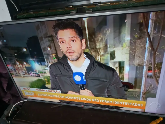 Vende teve LG 40 polegadas tudo ok mas só vende com contole