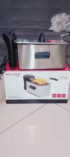 Vendo fritadeira elétrica Millano nova