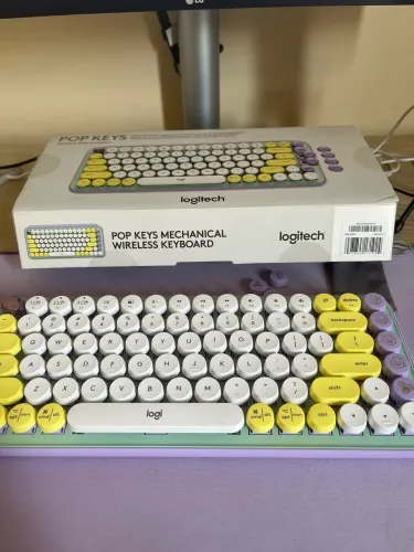 Teclado LogiTech pop keys emojis (mousepad brinde :))