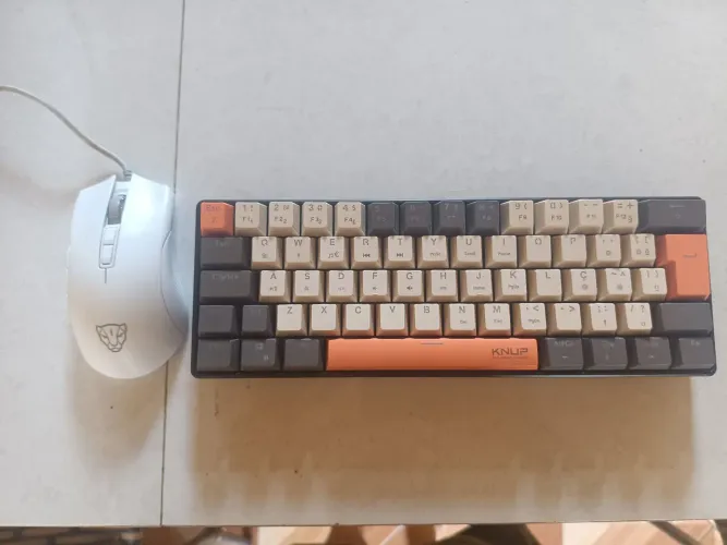 Vendo teclado e mouse usado em perfeito estado para jogos. 