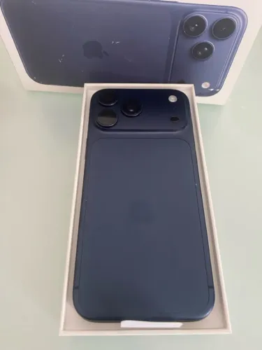 iPhone 17 pro Max azul 256. Com garantia nunca aberto