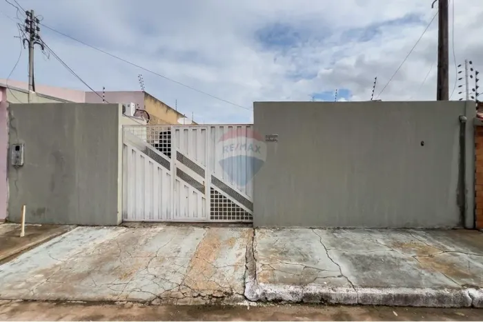 Casa Financiável a 170m da Av. Calama: Investimento Certo!