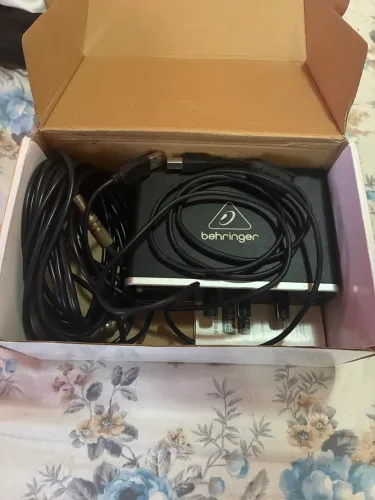 Behringer UMC22 U-Phoria + Caixa, Manual e Cabo Original | Estado de Novo