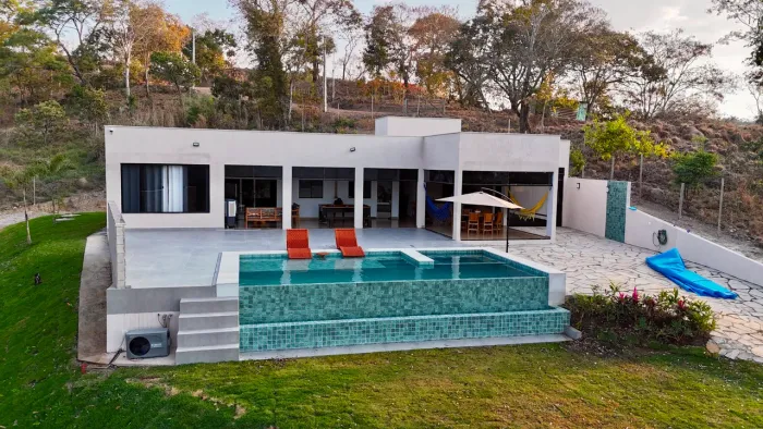 Casa com vista para lago Corumbá 4 (condomínio fechado )! Alexânia
