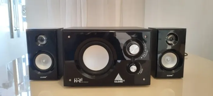Caixas de Som de Computador 2.1 Clone Áudio Hi-Fi Bass Boost - Som Potente e Compacto