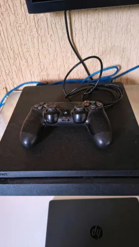 PS4 Slim 1TB em Perfeito Estado + Controle
