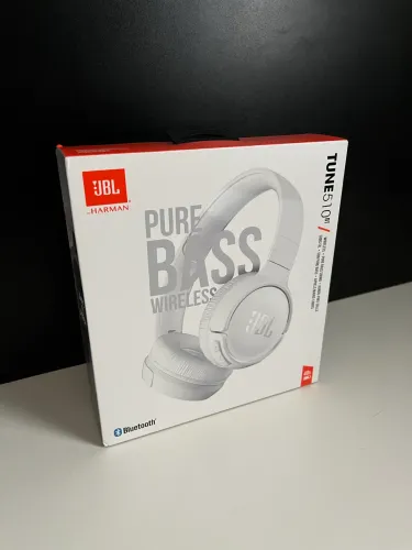 Fone 510bt sem fio Jbl branco na caixa